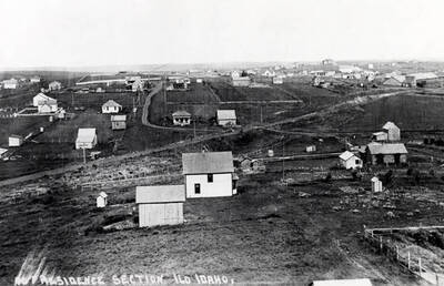 House in middle (back view) belonged to W.E. Talbott; the next house in front was his daughters