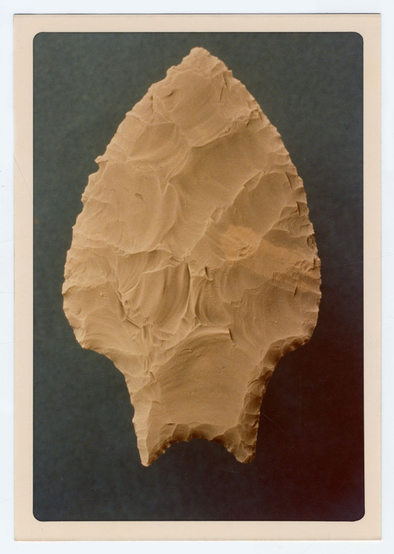 The front of a lithic point from Panama. The back of the photo describes its length as 4.4mm and its thickness at its center as 4.9mm.