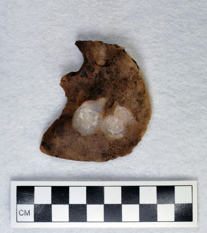 Examples of heat treated flakes that were heated up too quickly and cooled off too quickly. There are examples of pot-lidding and crazing. Pot-lidding occurs when stone is heated too quickly and crazing occurs from a rapid cooling.