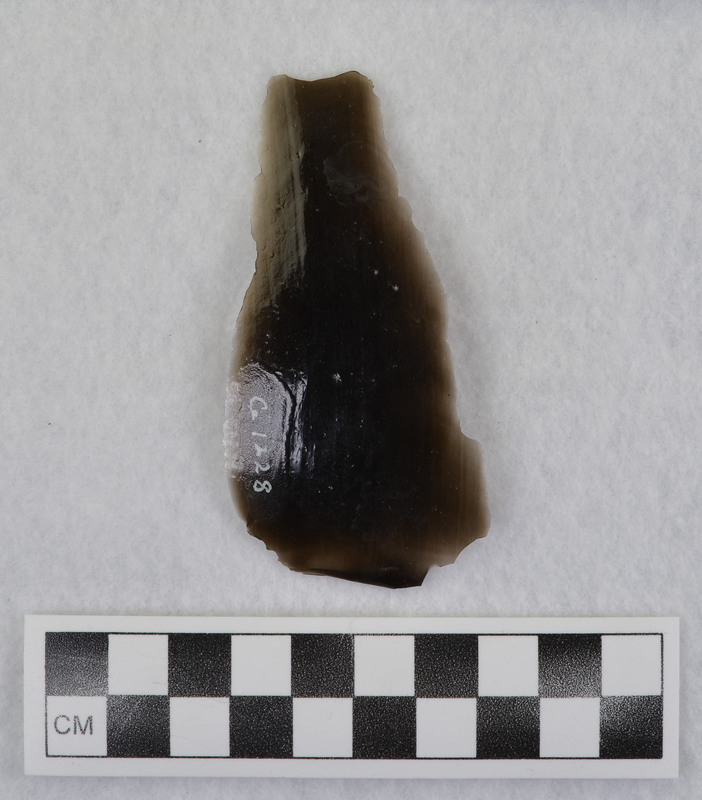 This is an uncommonly large erraillure flake produced by Donald E. Crabtree. For further information see Crabtree, 1972, pg. 31.