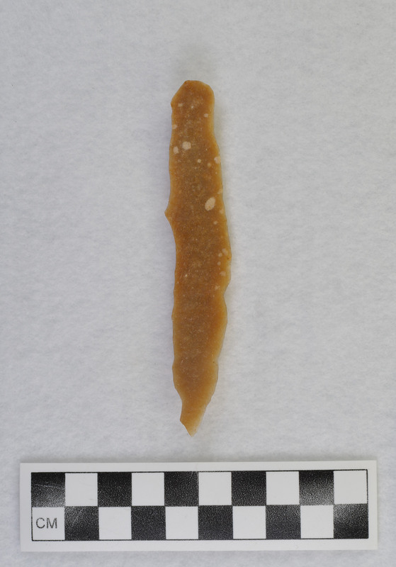 While visiting Donald E. Crabtree at home in Kimberly, Idaho, Francois Bordes created several blades from Ce.2497, using a Danish hammerston technique. Blades were made by grinding platform and using a dragging blow with hammerstone. (GT) Ce.2501 and Ce.2499 can be refit to Ce.2497.