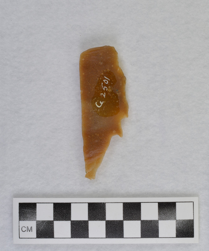 While visiting Donald E. Crabtree at home in Kimberly, Idaho, Francois Bordes created several blades from Ce.2497, using a Danish hammerston technique. Blades were made by grinding platform and using a dragging blow with hammerstone. (GT) Ce.2501 and Ce.2499 can be refit to Ce.2497.