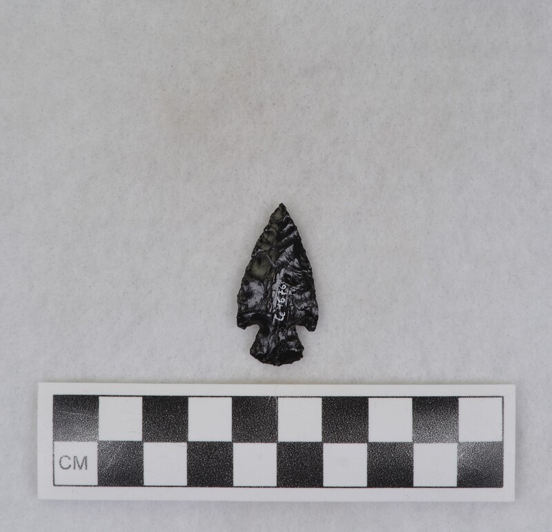 Corner notched, associated w/Ce.4026