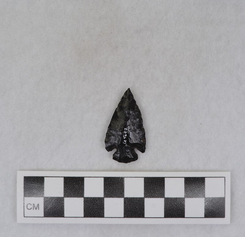 Corner notched, associated w/Ce.4026