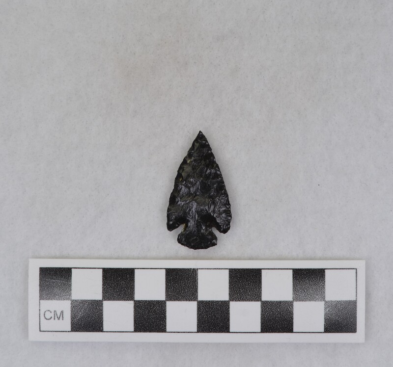 Corner notched, associated w/Ce.4026