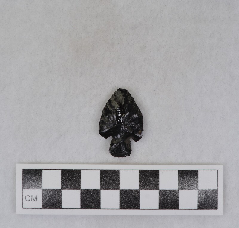 Corner notched, associated w/Ce.4026