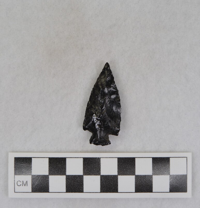 Corner notched, associated w/Ce.4026