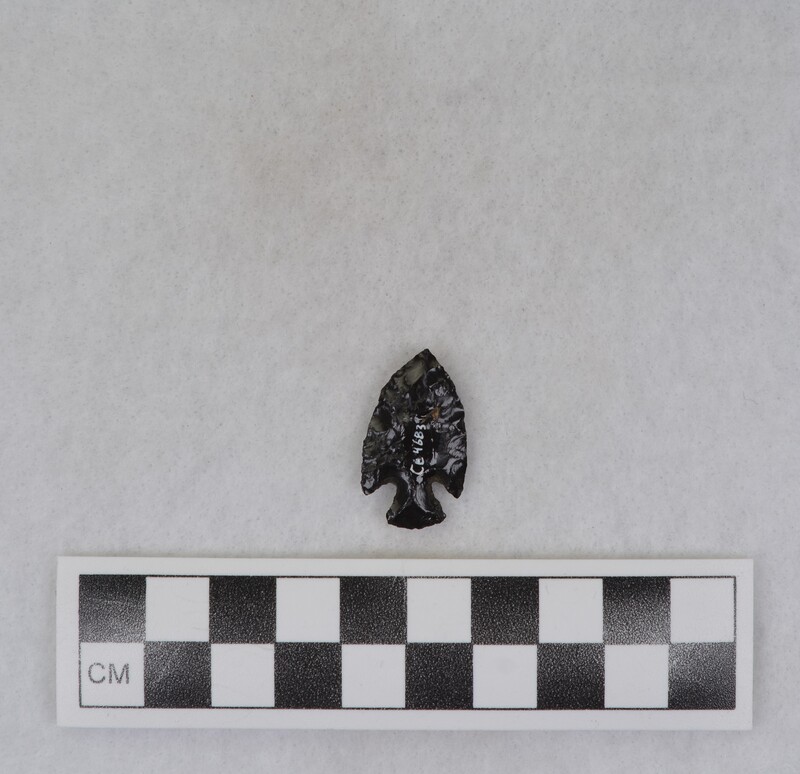 Corner notched, associated w/Ce.4026