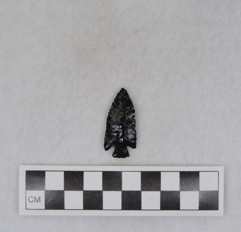 Corner notched, associated w/Ce.4026