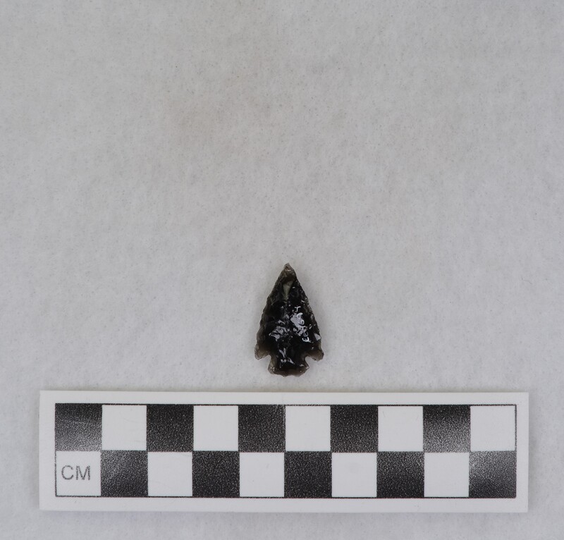 Corner notched, associated w/Ce.4026