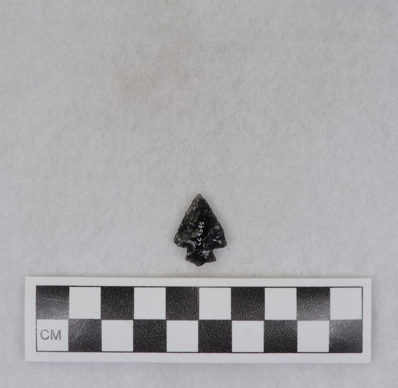 Corner notched, associated w/Ce.4026