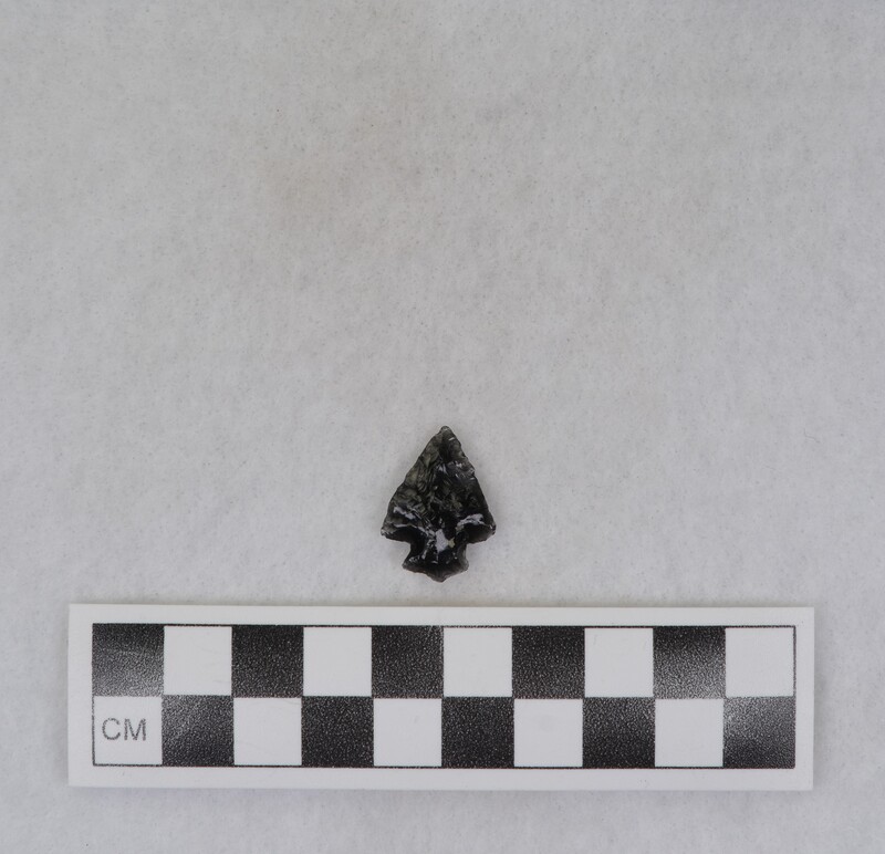 Corner notched, associated w/Ce.4026