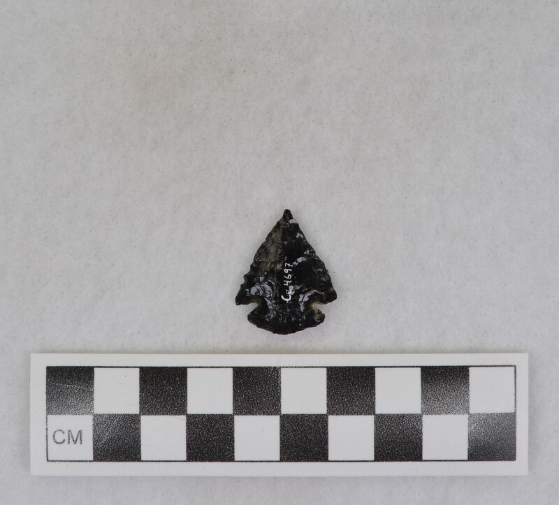 Corner notched, associated w/Ce.4026