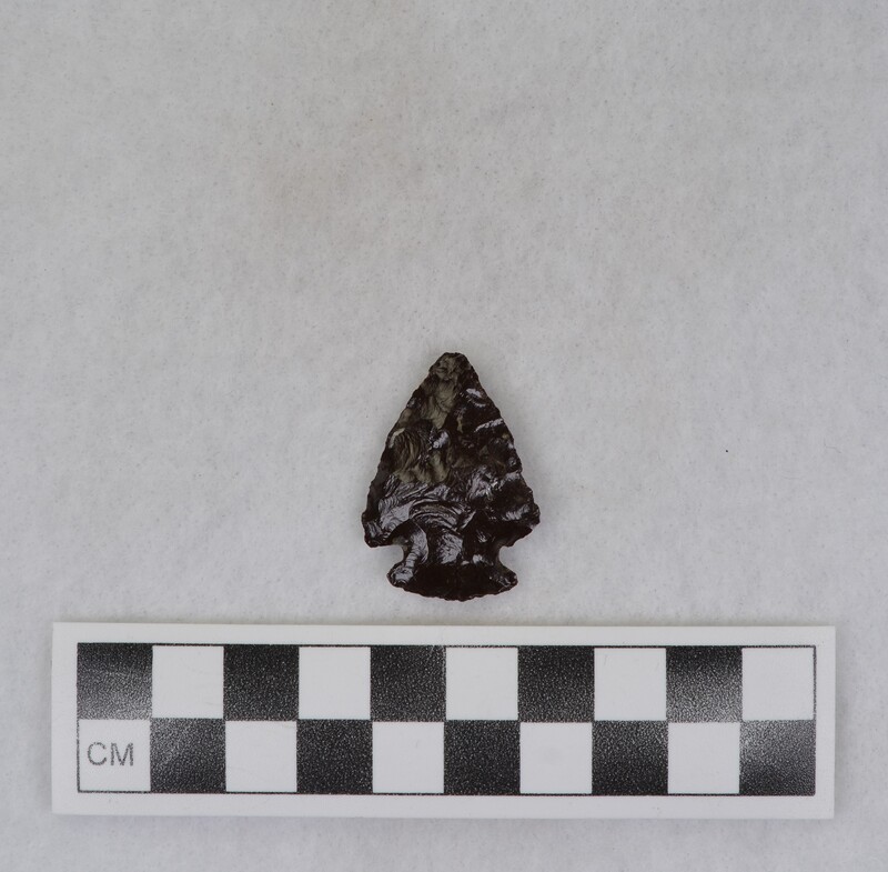 Corner notched, associated w/Ce.4026