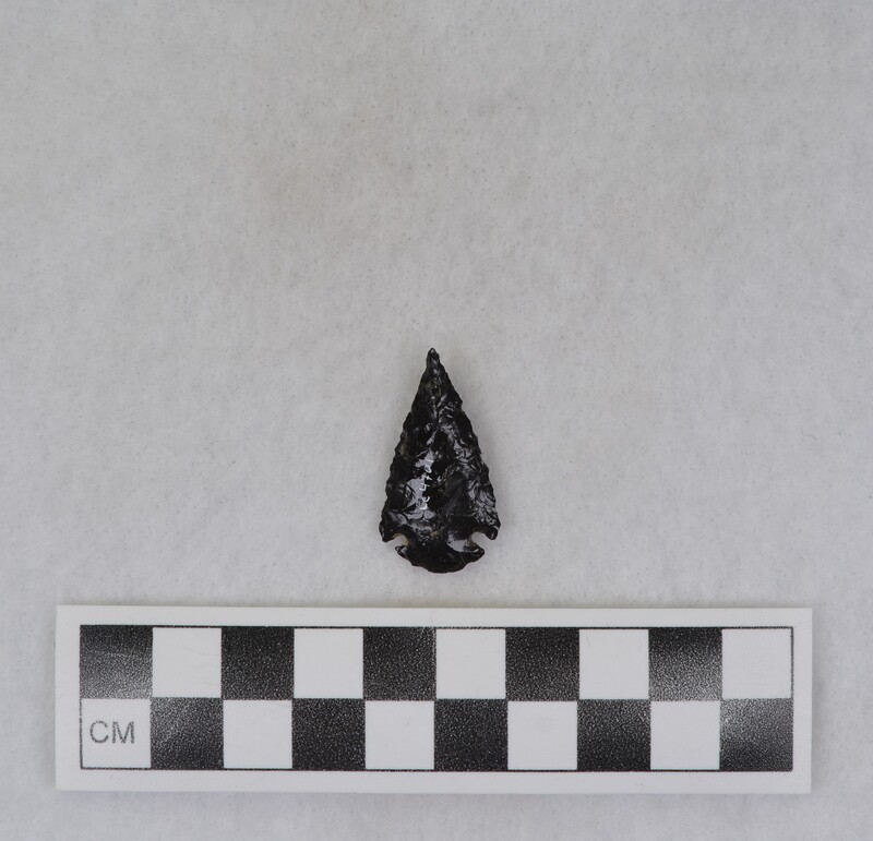 Corner notched, associated w/Ce.4026