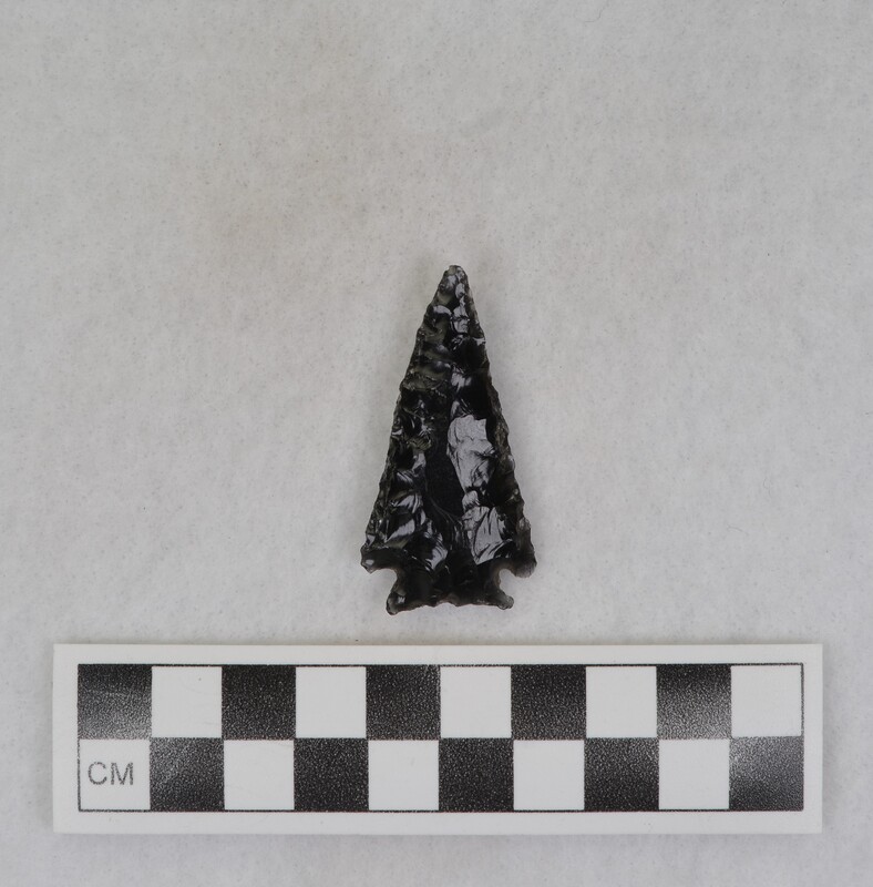 Corner notched, associated w/Ce.4026