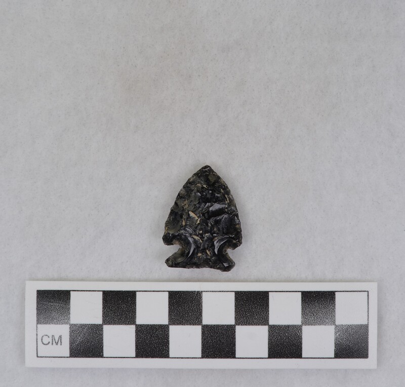 Corner notched, associated w/Ce.4026