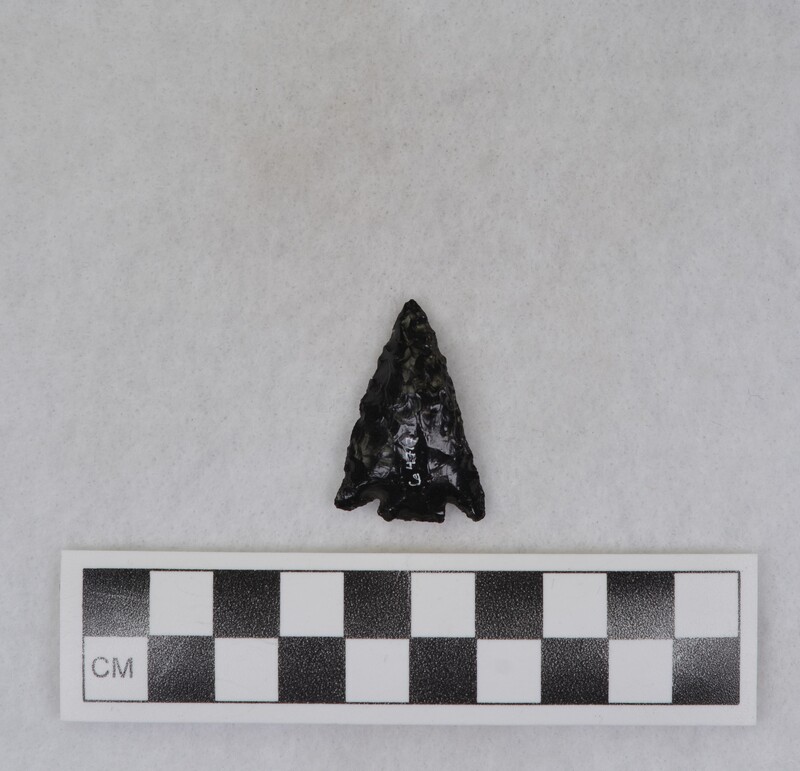 Corner notched, associated w/Ce.4026