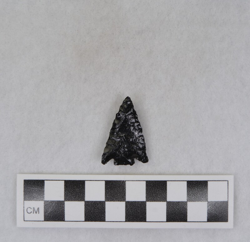 Corner notched, associated w/Ce.4026