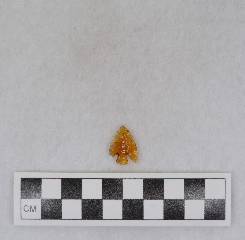 Corner notched, associated w/Ce.4067