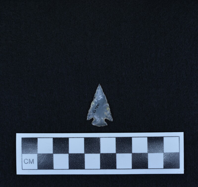 Corner notched, associated w/Ce.4067