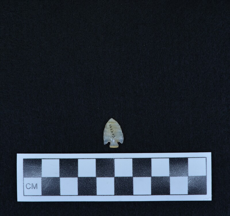 Corner notched, associated w/Ce.4067