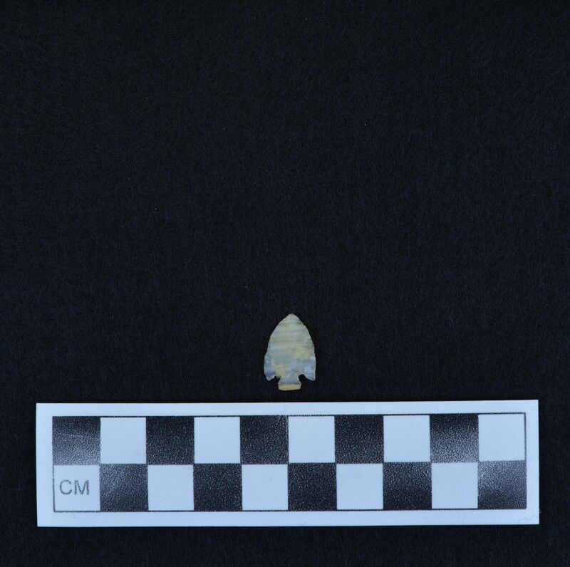 Corner notched, associated w/Ce.4067