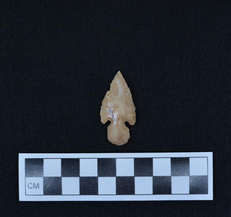 Corner notched, associated w/Ce.4067