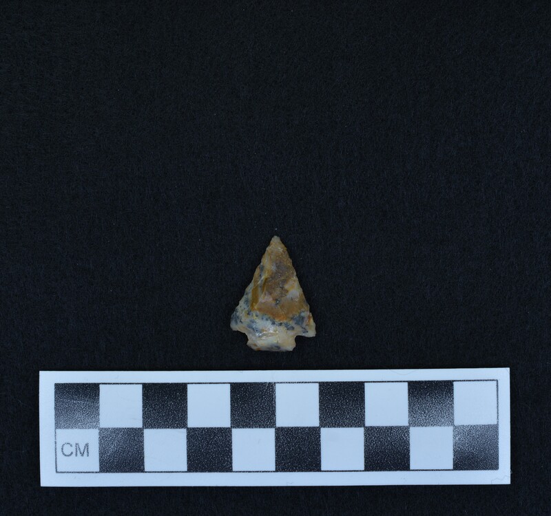 Corner notched, associated w/Ce.4067