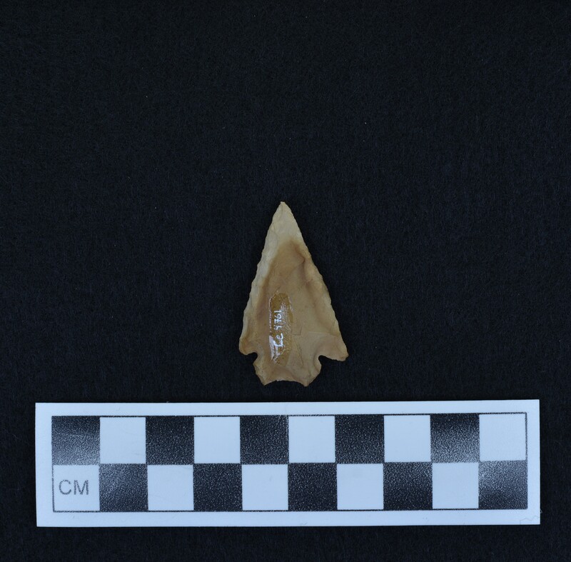 Corner notched, associated w/Ce.4067