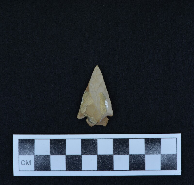 Corner notched, associated w/Ce.4067