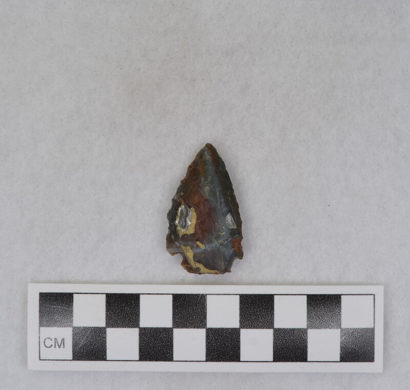 Corner notched, associated w/Ce.4067