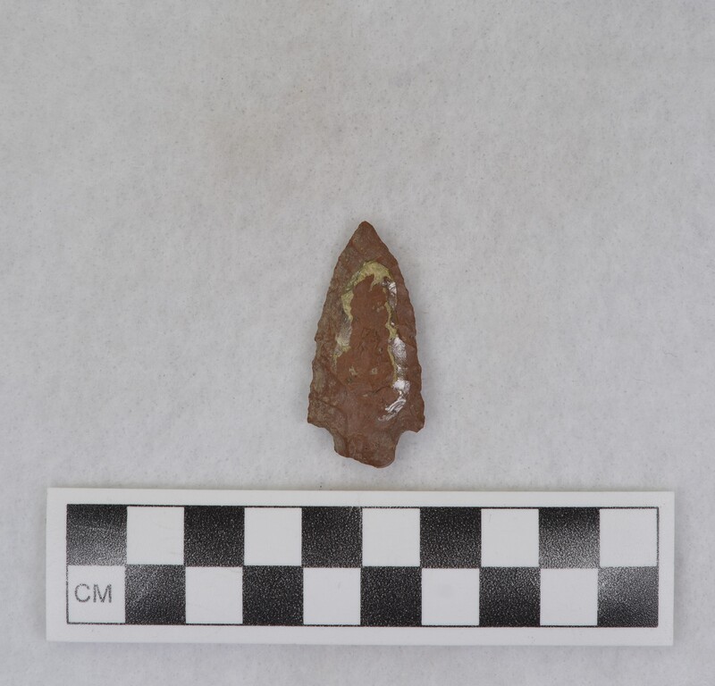 Corner notched, associated w/Ce.4067