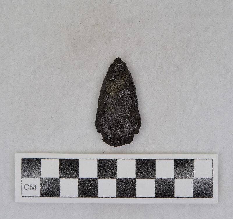 Corner notched, associated w/Ce.4067