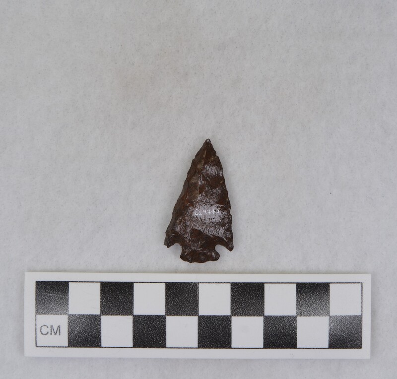 Corner notched, associated w/Ce.4067