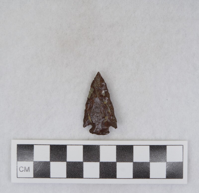 Corner notched, associated w/Ce.4067