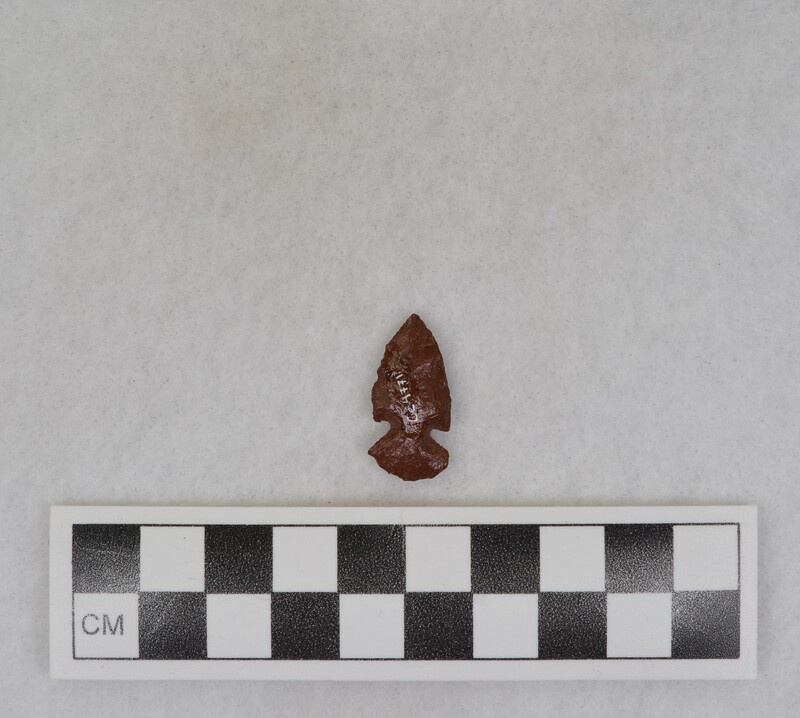 Corner notched, associated w/Ce.4067