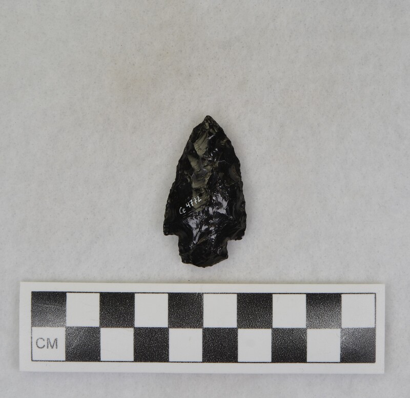 Corner notched, associated w/Ce.4067