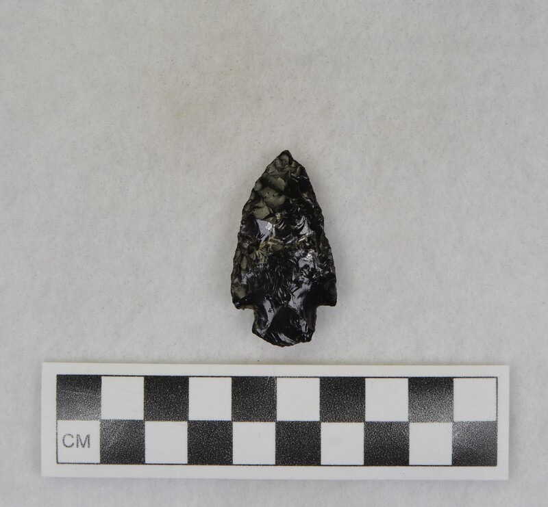 Corner notched, associated w/Ce.4067