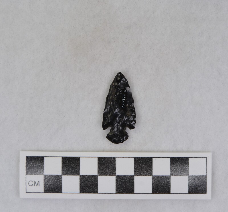 Corner notched, associated w/Ce.4067