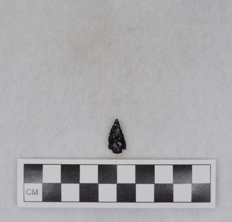 Corner notched, associated w/Ce.4067