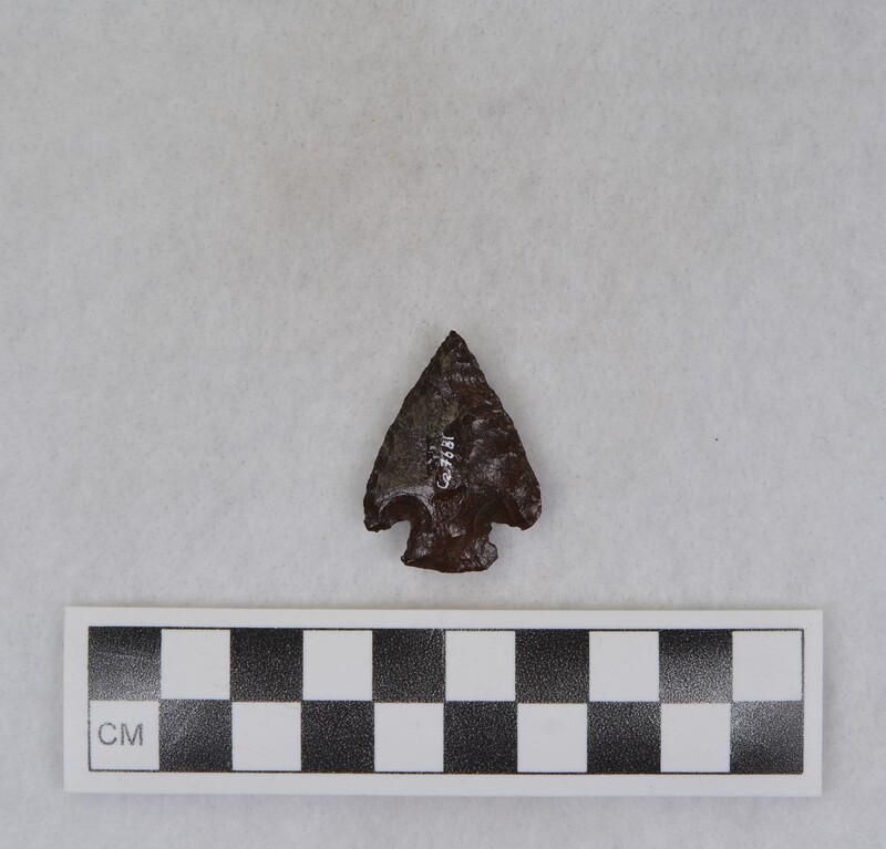 Corner notched, associated w/Ce.7675