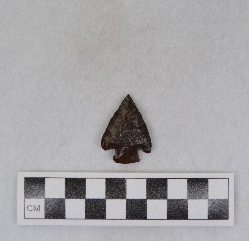 Corner notched, associated w/Ce.7675