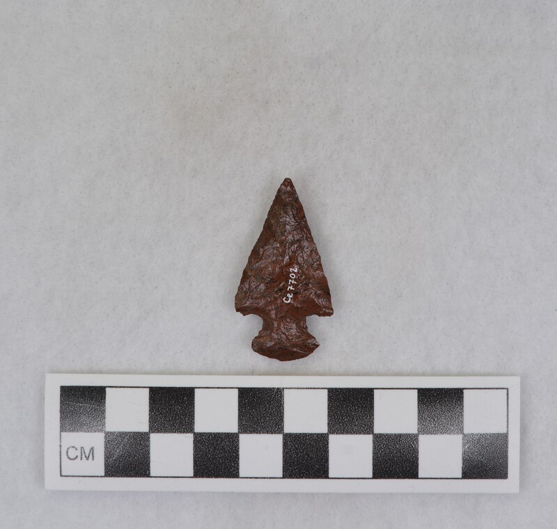 Corner notched, associated w/ Ce.7700