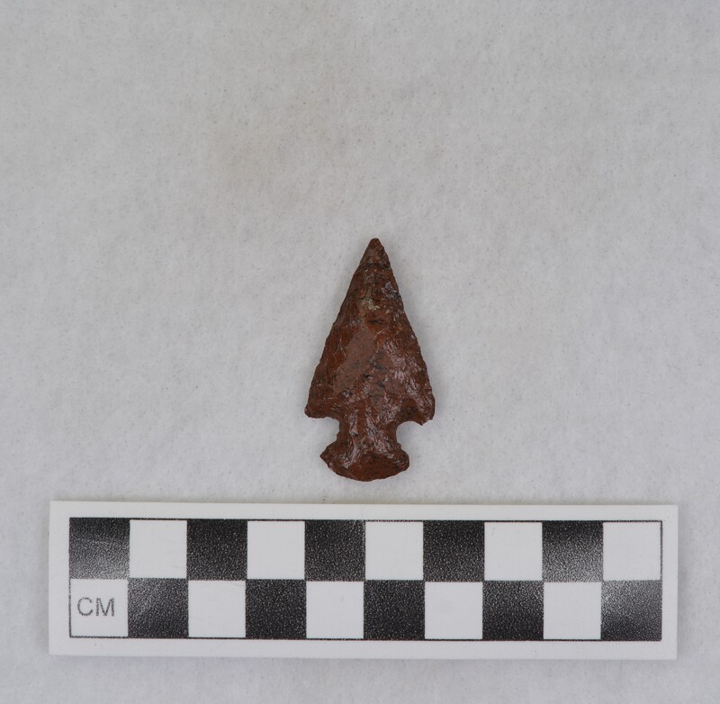 Corner notched, associated w/ Ce.7700