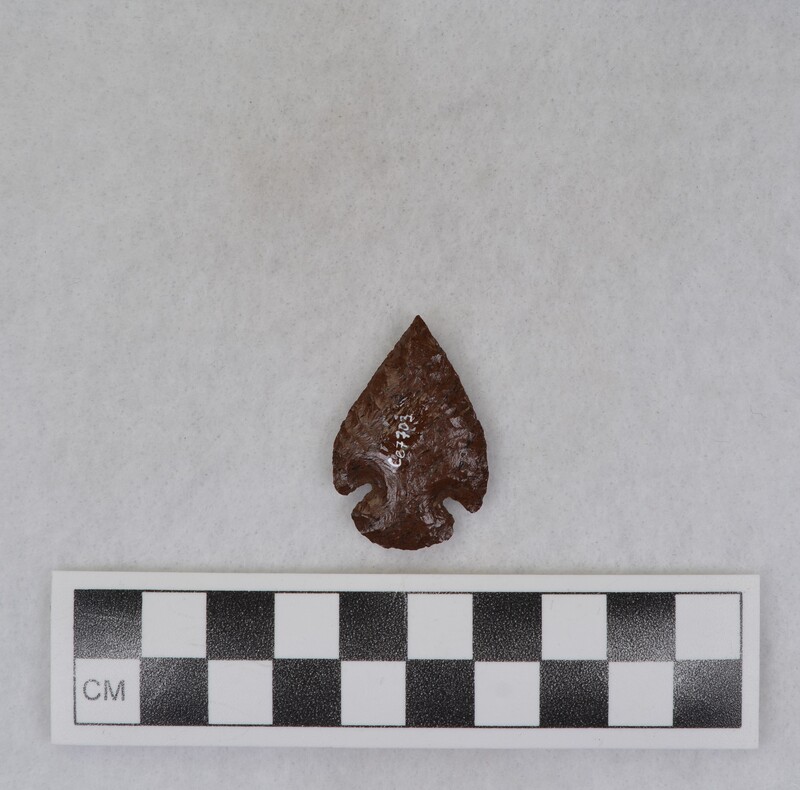 Corner notched, associated w/ Ce.7700