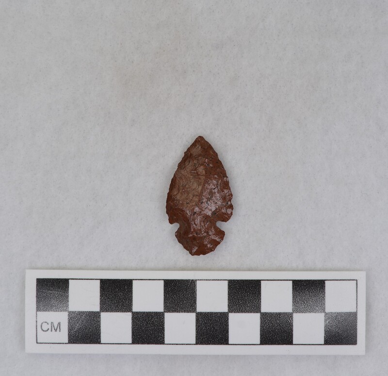 Corner notched, associated w/ Ce.7700