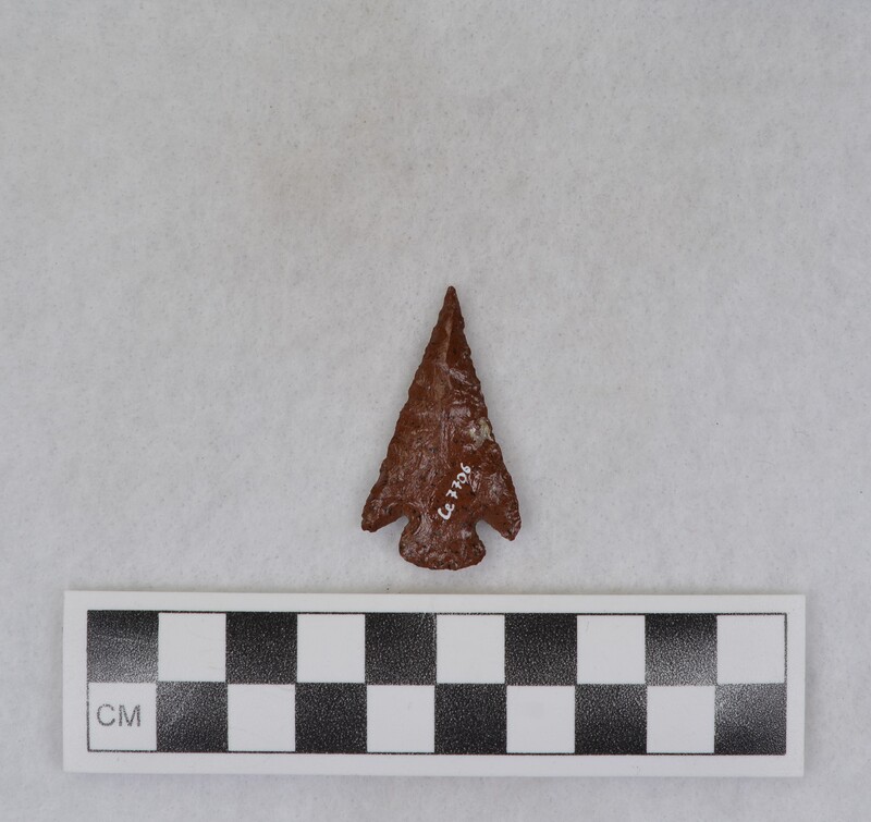 Corner notched, associated w/ Ce.7700