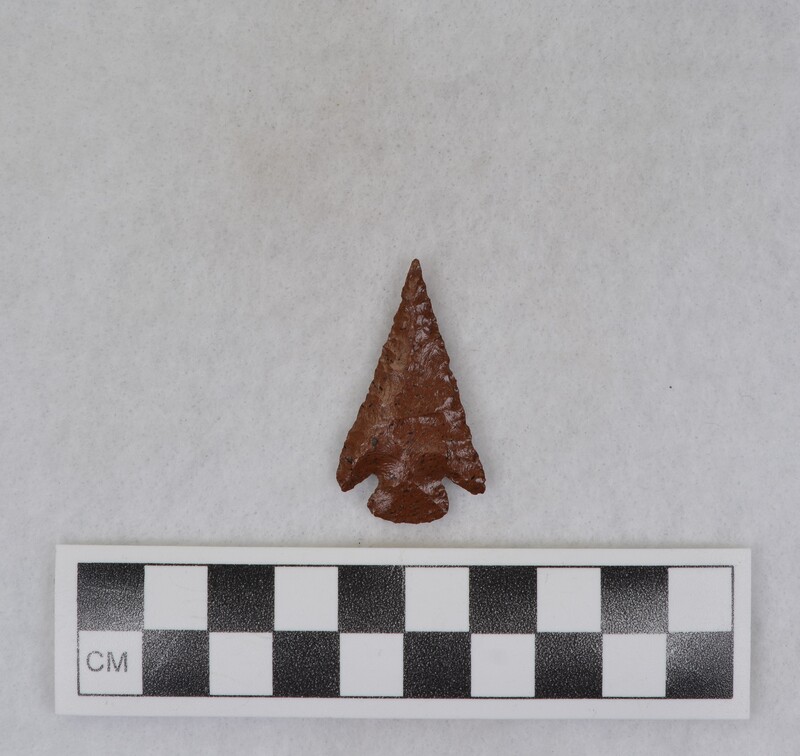 Corner notched, associated w/ Ce.7700