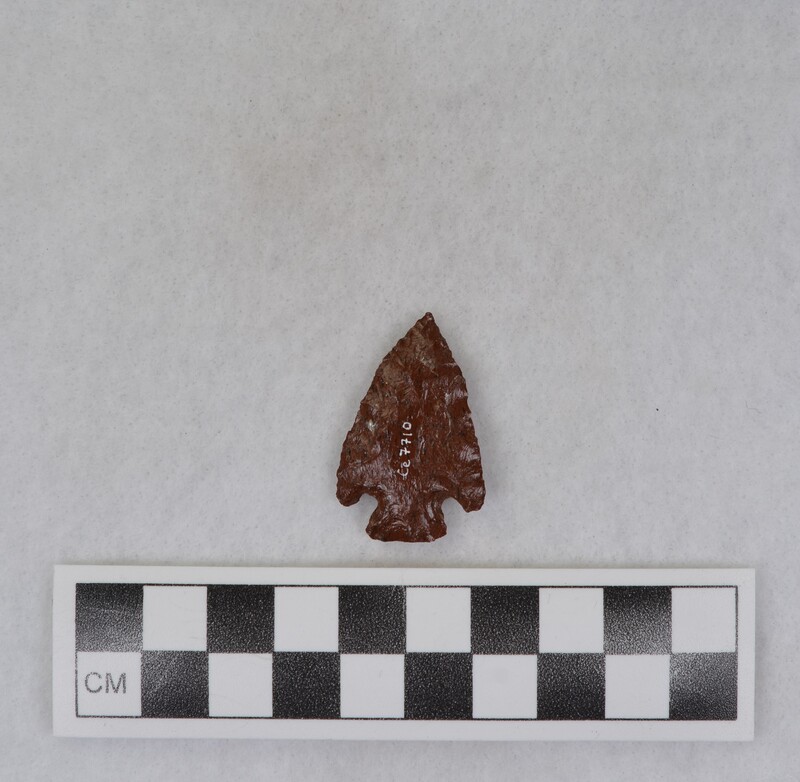 Corner notched, associated w/ Ce.7700